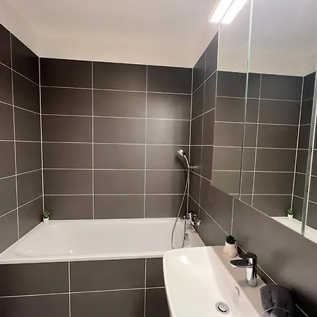 3br Stadium Getaway - Parking Apartment Bratislava