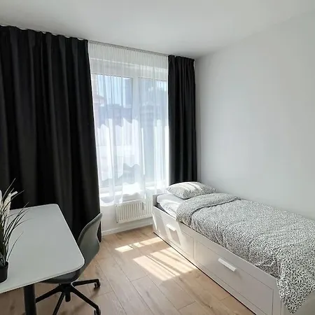 3br Stadium Getaway - Parking Apartment