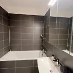 3br Stadium Getaway - Parking דירה ברטיסלאבה